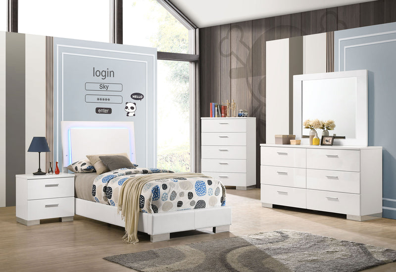 Cama Felicity con panel e iluminación LED