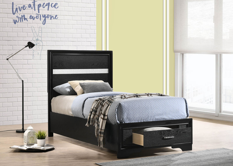 Cama con plataforma y almacenamiento Miranda Panel