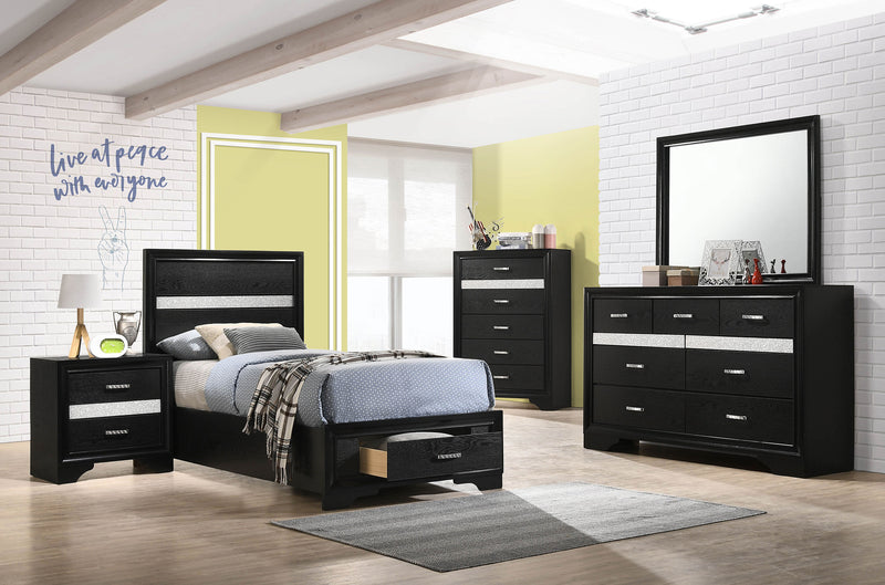 Cama con plataforma y almacenamiento Miranda Panel