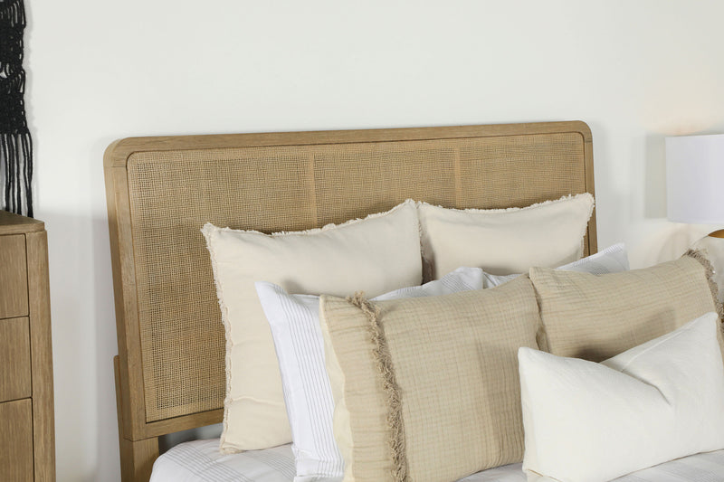 Cama con paneles Arini