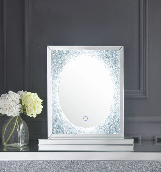 ديكور نورالي بمرآة ولمسات ماسية صناعية (LED)