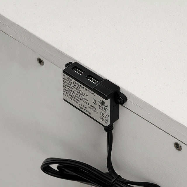 طاولة السرير أليسيا مع منفذ USB، أبيض