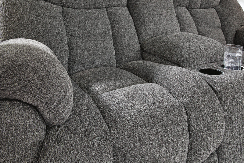 Sofá biplaza reclinable Foreside con consola