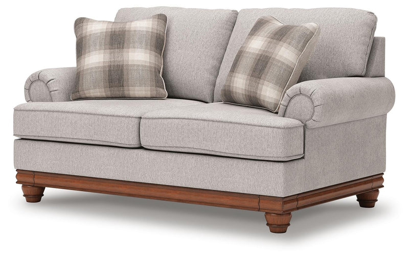 كنبة كليربروك ليليانفيا (Clearbrooke Loveseat)