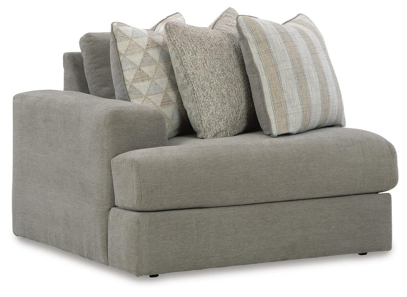 Sofá seccional Avaliyah con chaise longue