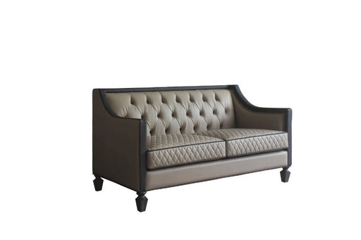 Loveseat w/3 Pillows