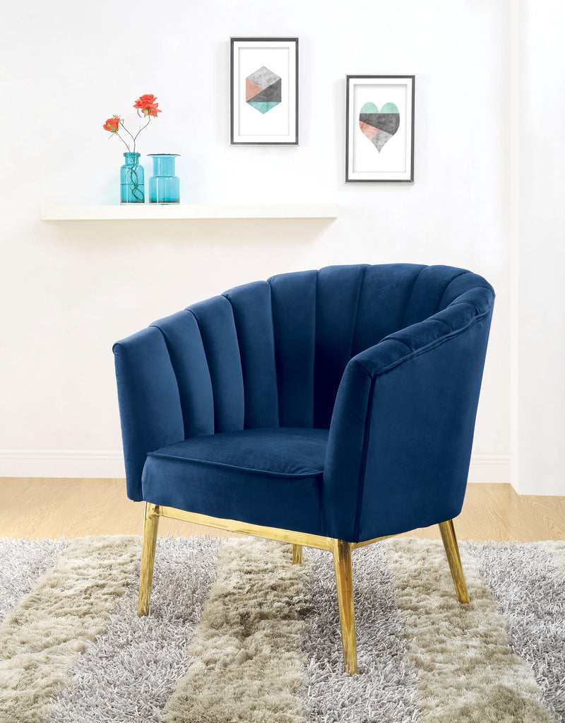 Sillón decorativo Colla en terciopelo azul medianoche con detalles dorados