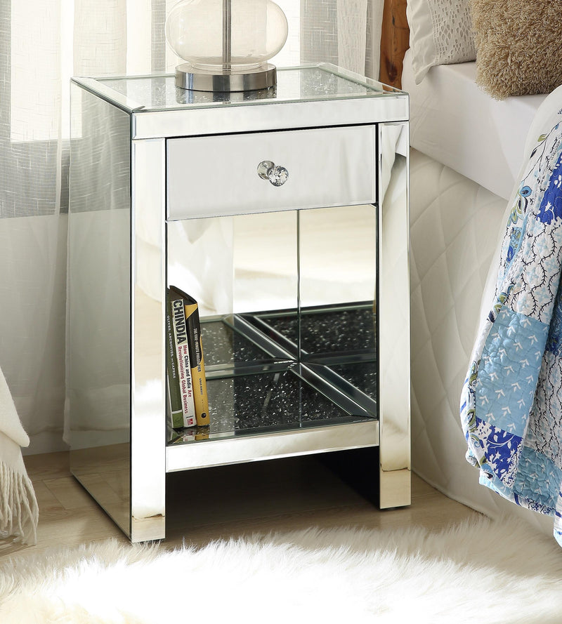 Mesa auxiliar Noralie con espejos y detalles de diamantes de imitación