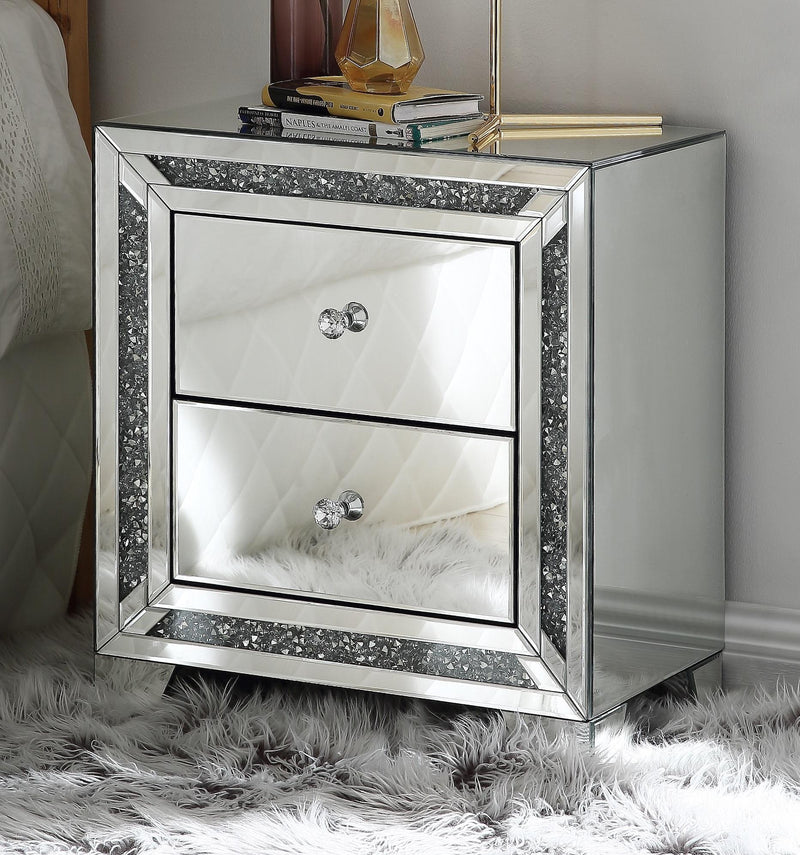 Mesa auxiliar Noralie con espejos y detalles de diamantes de imitación