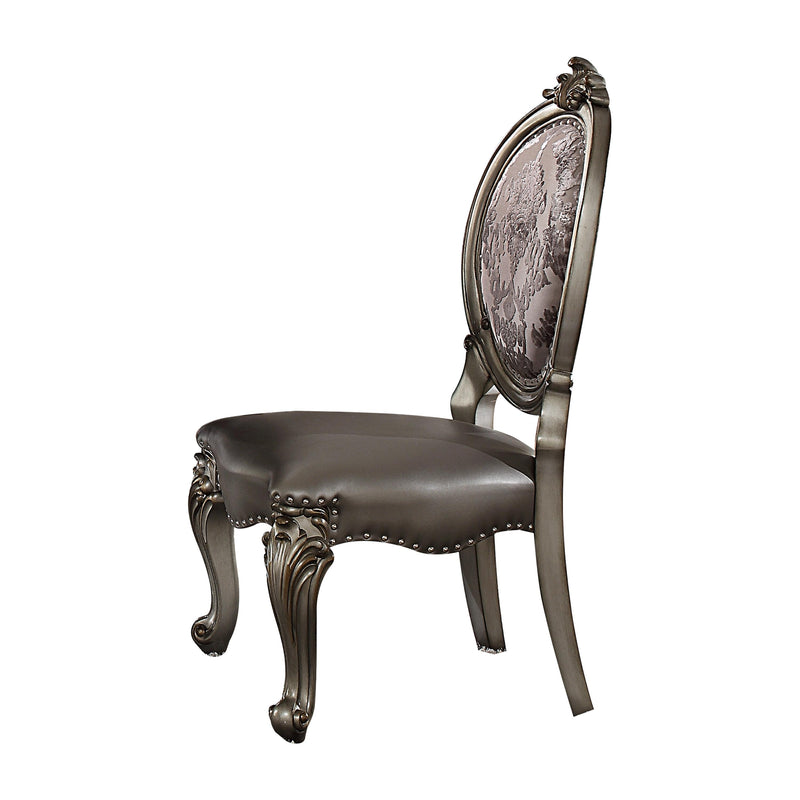 Silla auxiliar Versailles plateada en piel sintética y platino envejecido