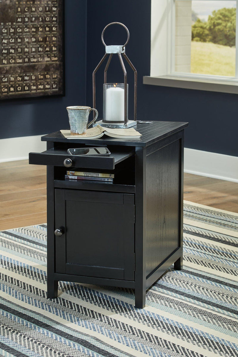 طاولة جانبية تريتاون