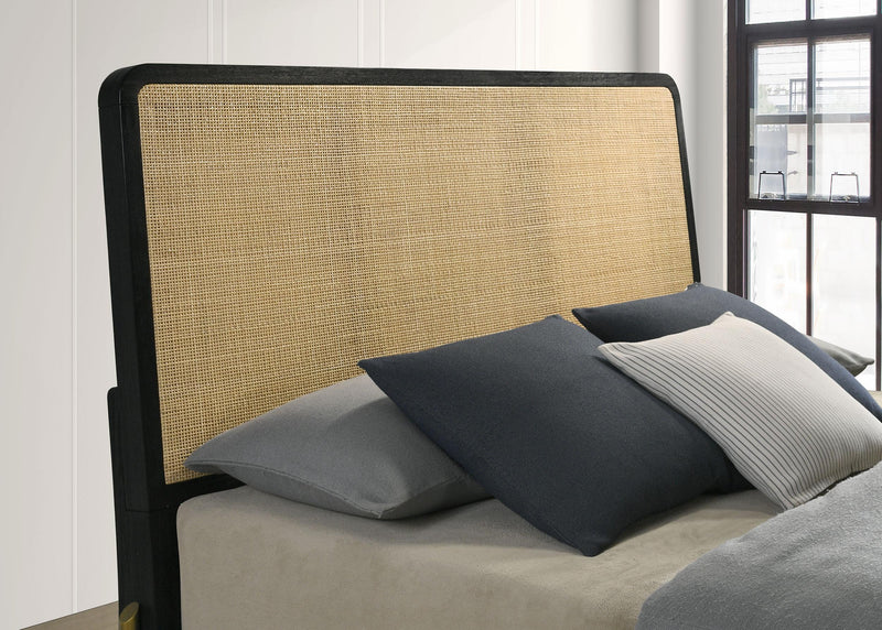 Cama con paneles Arini