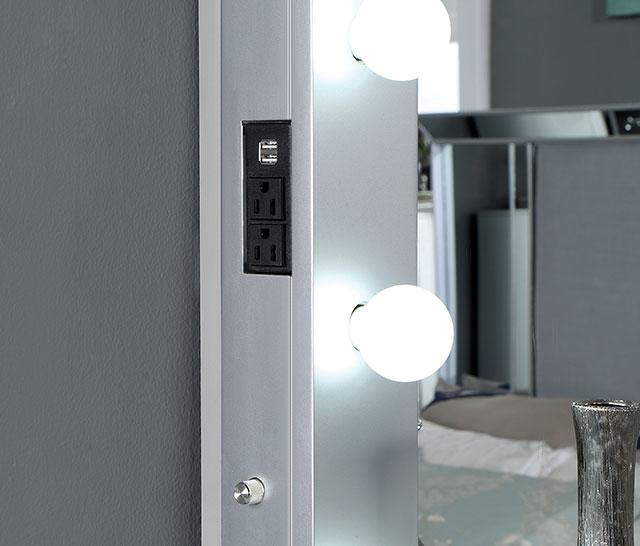 Espejo BELLADONNA con USB, corriente, luz, plateado
