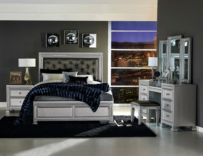 Cama de panel tapizada Queen Bevelle en plateado 1958-1