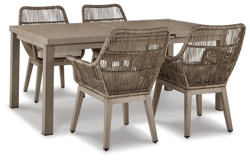 Conjunto de exterior frente a la playa