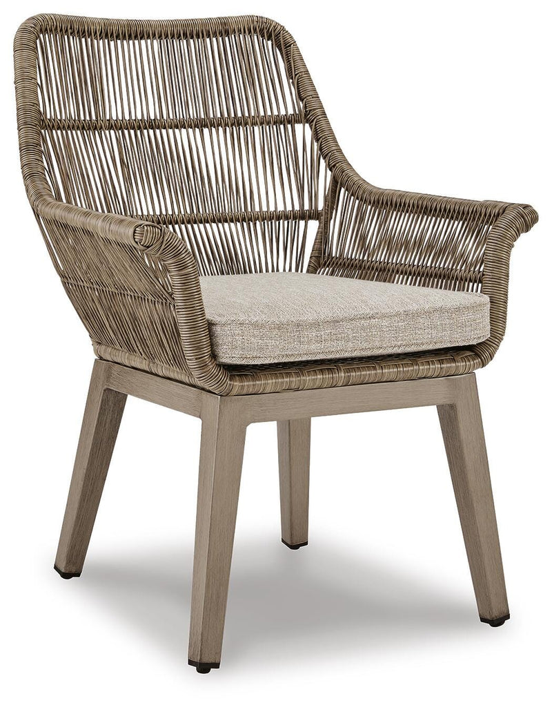 Conjunto de exterior frente a la playa