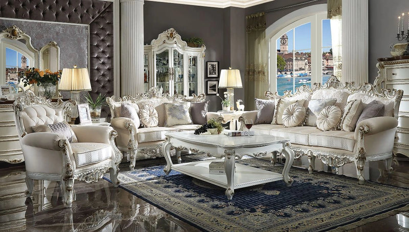Sofa w/7 Pillows