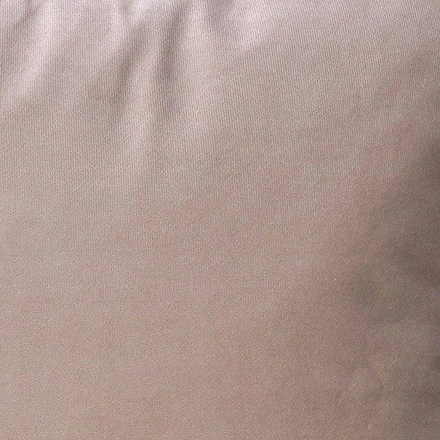 Almohada Fawn Sand de 20" x 20", arena (2/caja)
