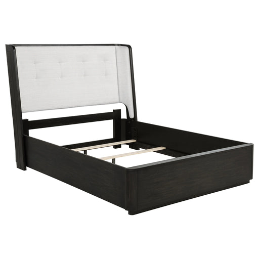 Leandro Wingback Bed