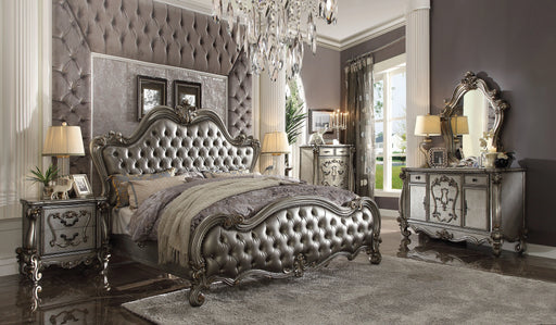Cama Queen Versailles II Plateada de PU y Platino Envejecido